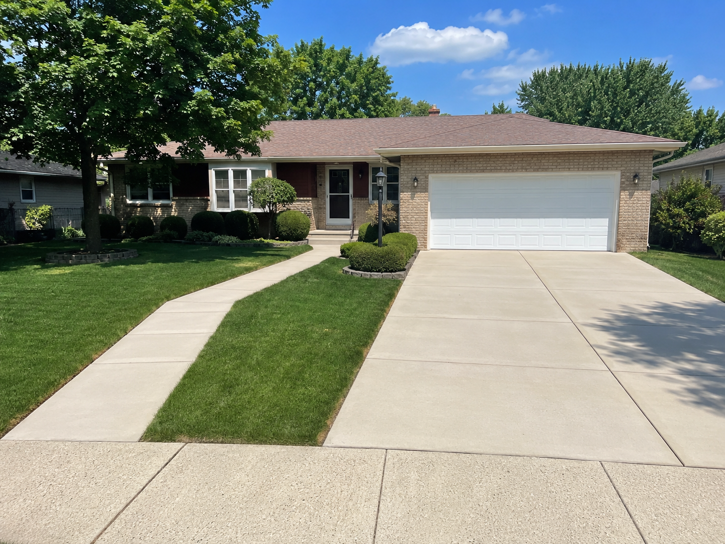 Driveway and sidewalk power washing project in Huntley, IL