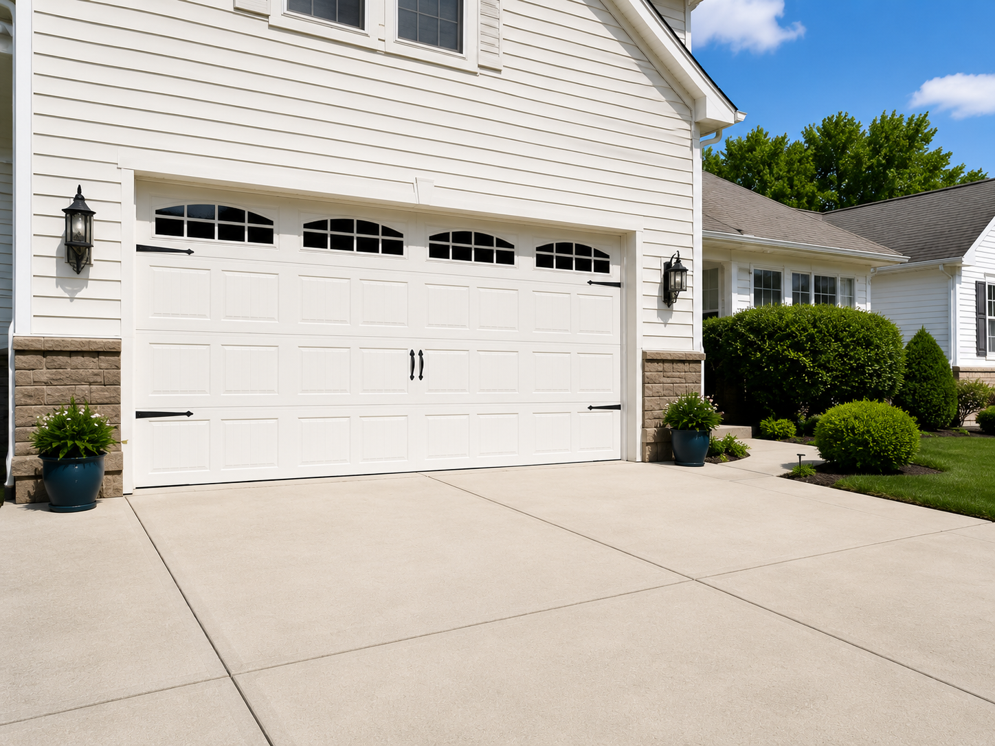 Driveway and siding power washing project in Crystal Lake, IL